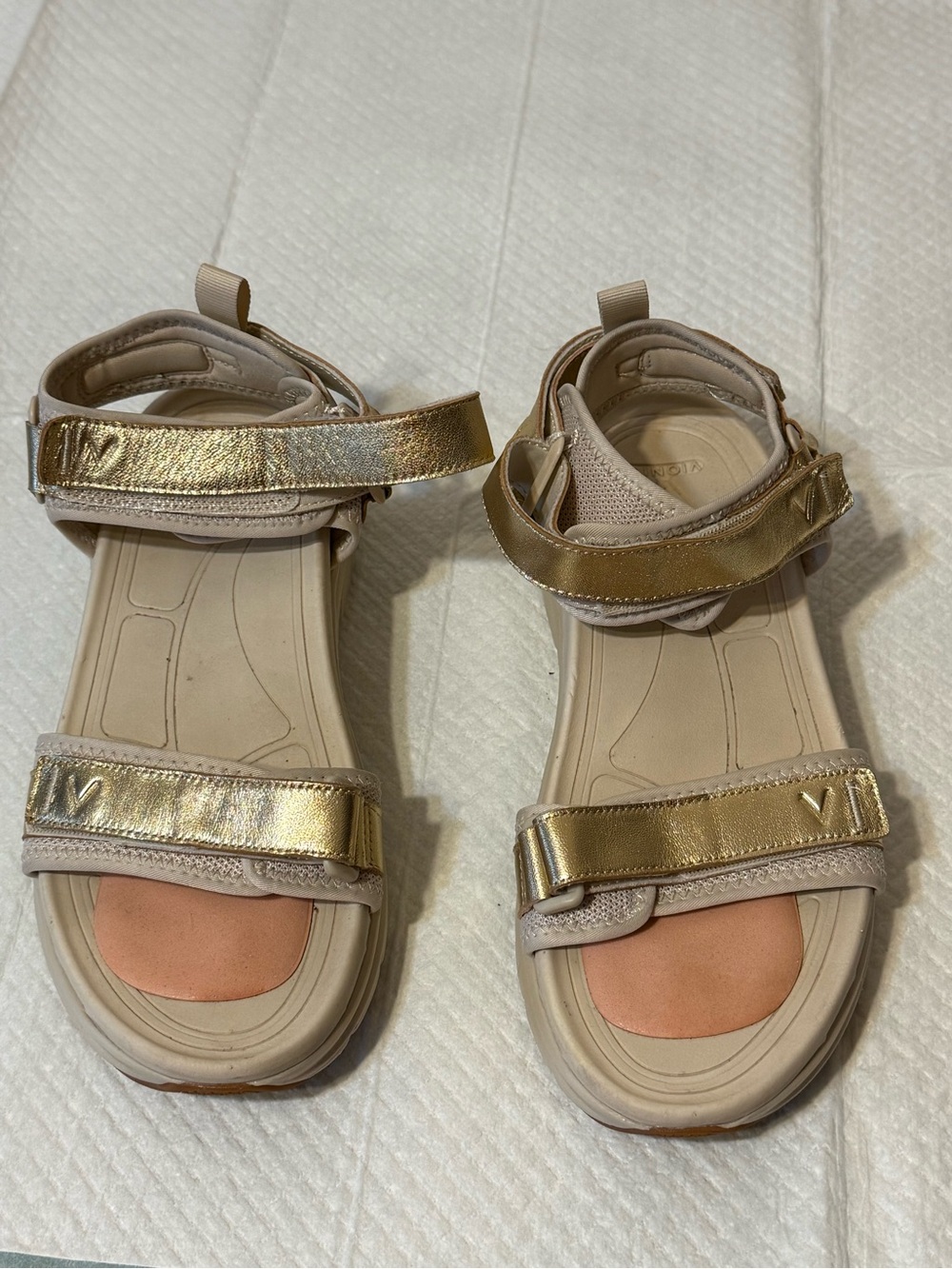 Women's Vionic Walk Max Wanderer Sandal White/gold  9